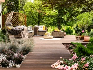 Popular landscaping ideas for backyards